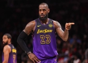 热门篮球比赛的最新结果公布，球员表现备受关注