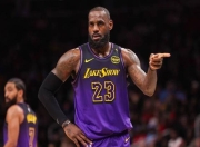 热门篮球比赛的最新结果公布，球员表现备受关注