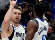  梅德韦杰夫复出首秀出彩，达拉斯独行侠主场大胜北京首钢，豪取9连胜