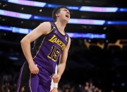 鹈鹕绝杀时刻，东契奇点燃赛场，复出首战轰40分迎来胜利！的简单介绍