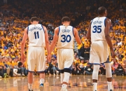 约基奇复出首战，库里状态火爆，猛龙成为焦点！