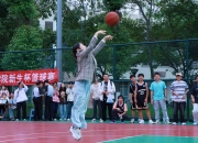 包含壮举频出，篮球比赛令人叹为观止的词条