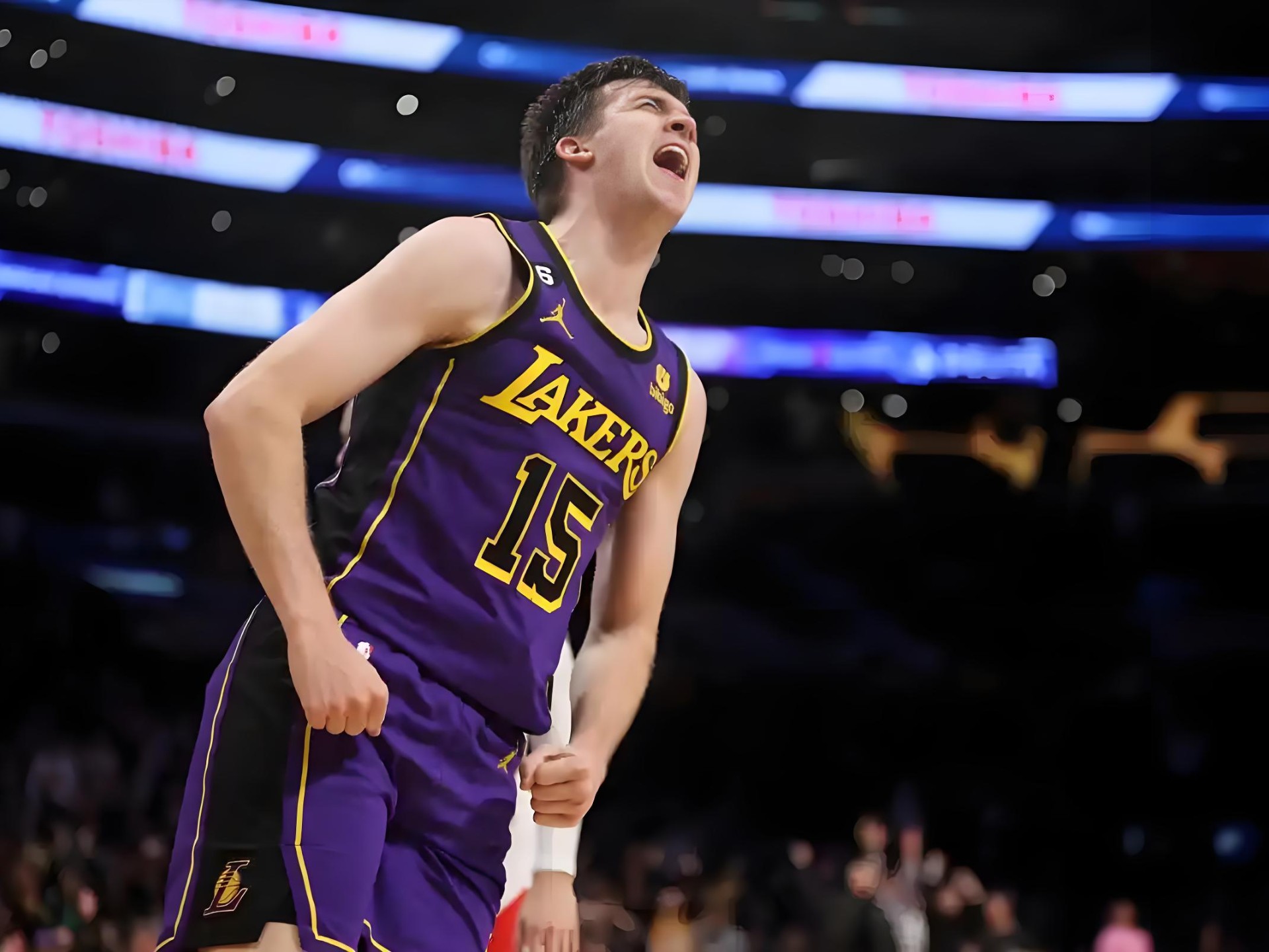 鹈鹕绝杀时刻，东契奇点燃赛场，复出首战轰40分迎来胜利！的简单介绍